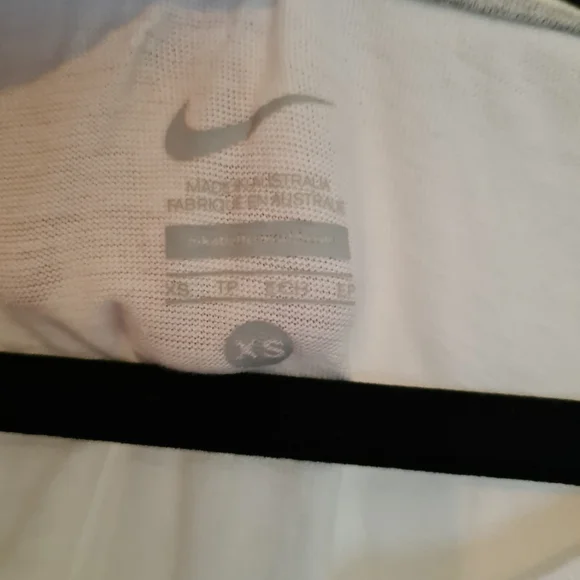 Nike XS White T-Shirts | Summer Sweat Shirt | Jogging Walking Shortsleeves Blous - Picture 2 of 3
